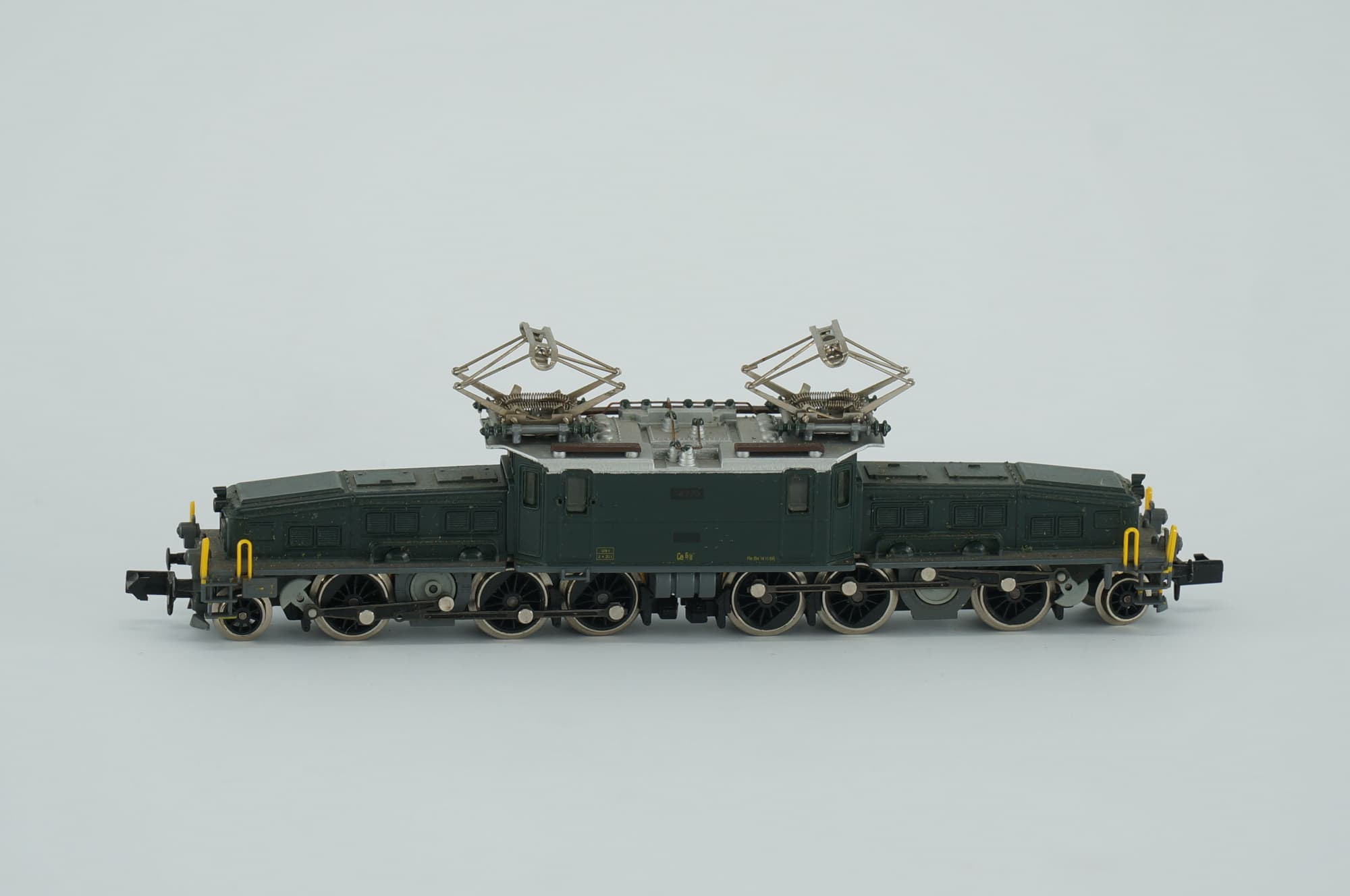 Arnold N 2467 Elektrolokomotive Ce 6/8 II Krokodil SBB Epoche III NEM N 1:160