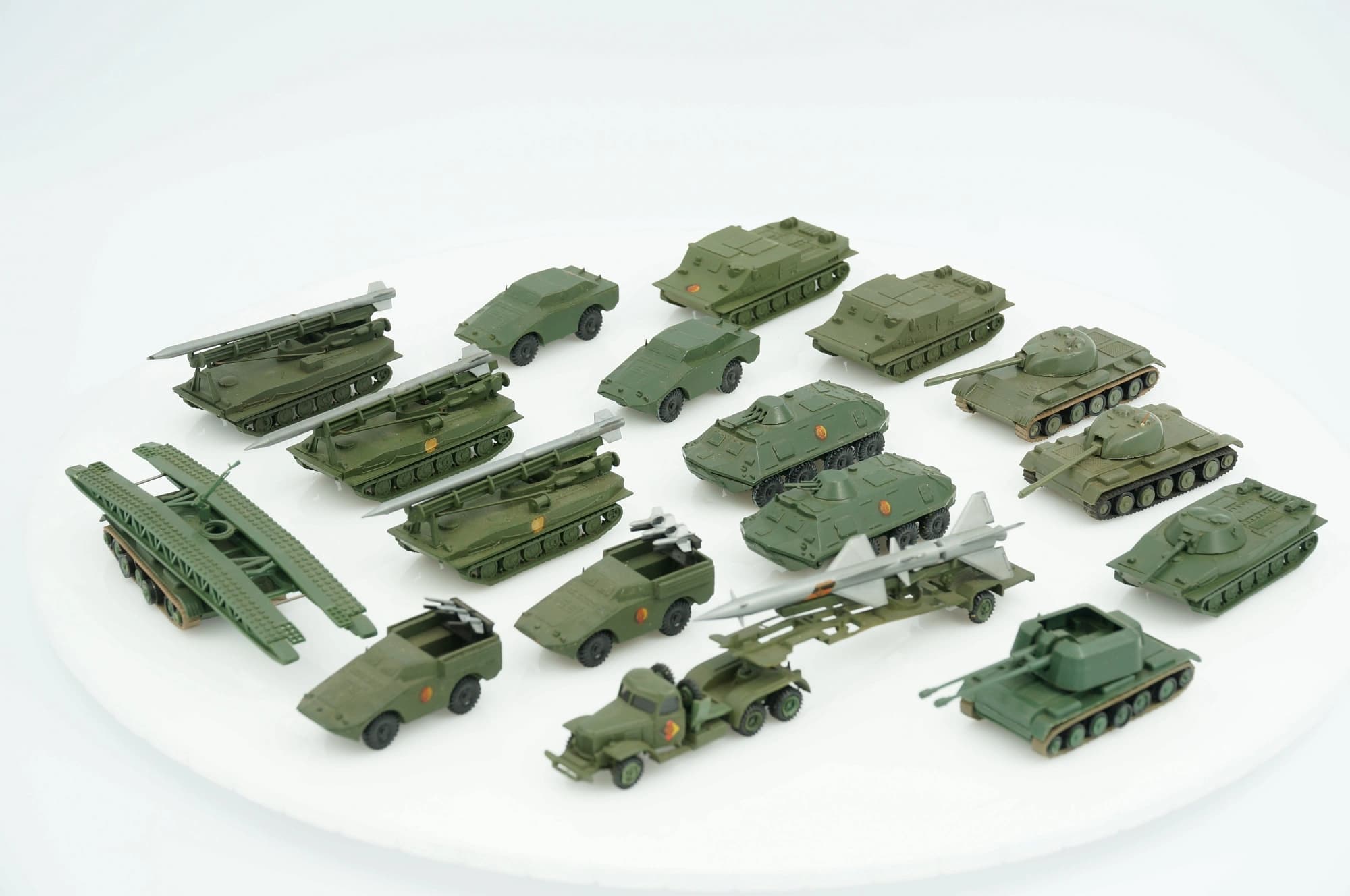 Modellautos Militär Konvolut 17 Teile Panzer Raketen NVA DDR