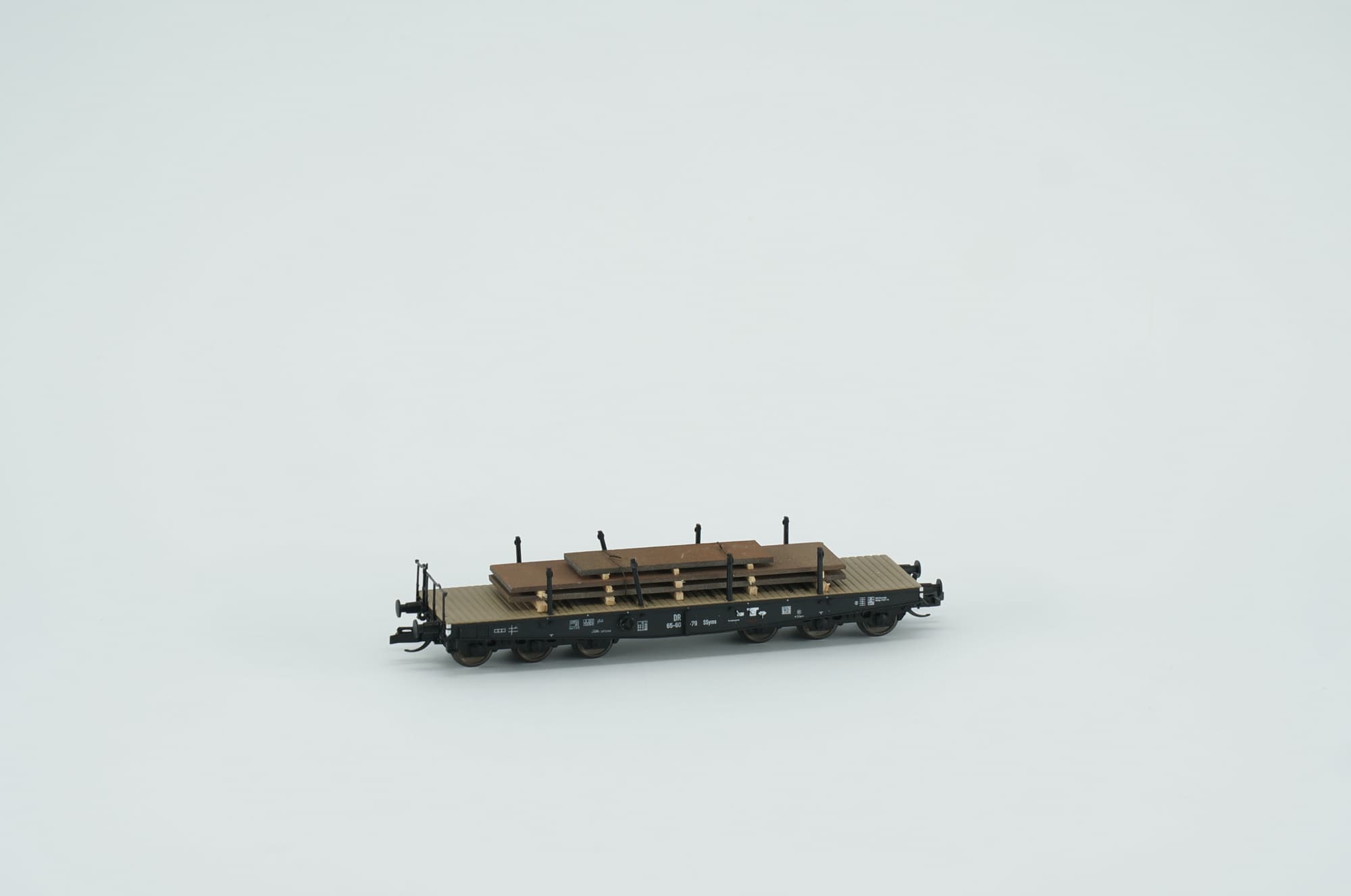 Tillig TT 15611 Rungenwagen Regs DR Epoche V 6-achser Flachwagen mit Ladung Stahlplatten unikat