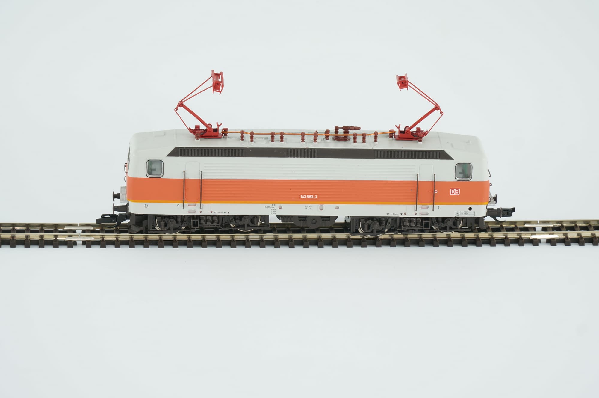 Tillig TT DB 02348 Elektrolokomotive BR 143 583-3 S-Bahn orange-lichtgrau Epoche V