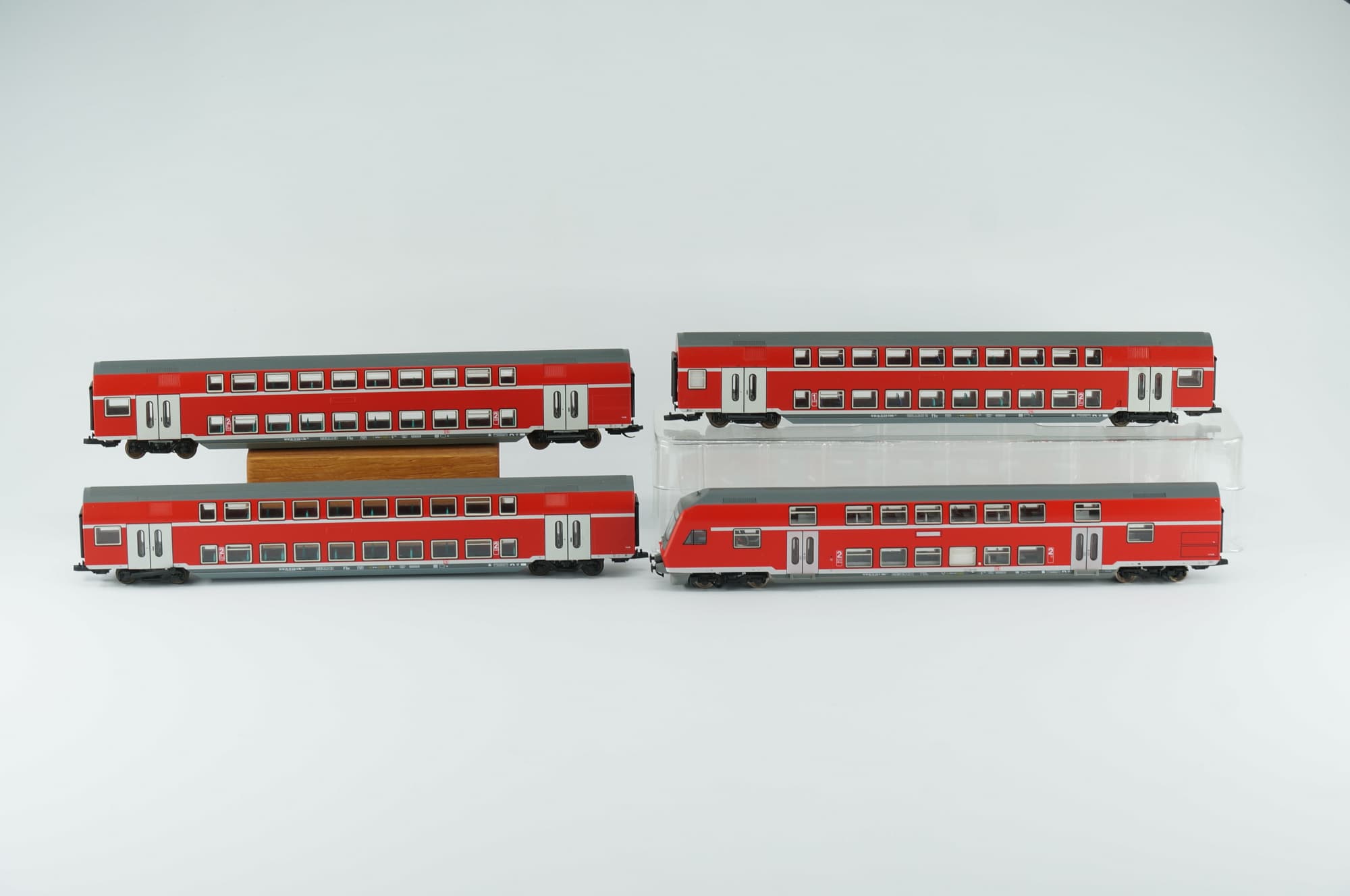 Tillig TT DB AG Doppelstockwagen-Set vierteilig verkehrsrot RE Kassel HBF Personenwagen V-VI