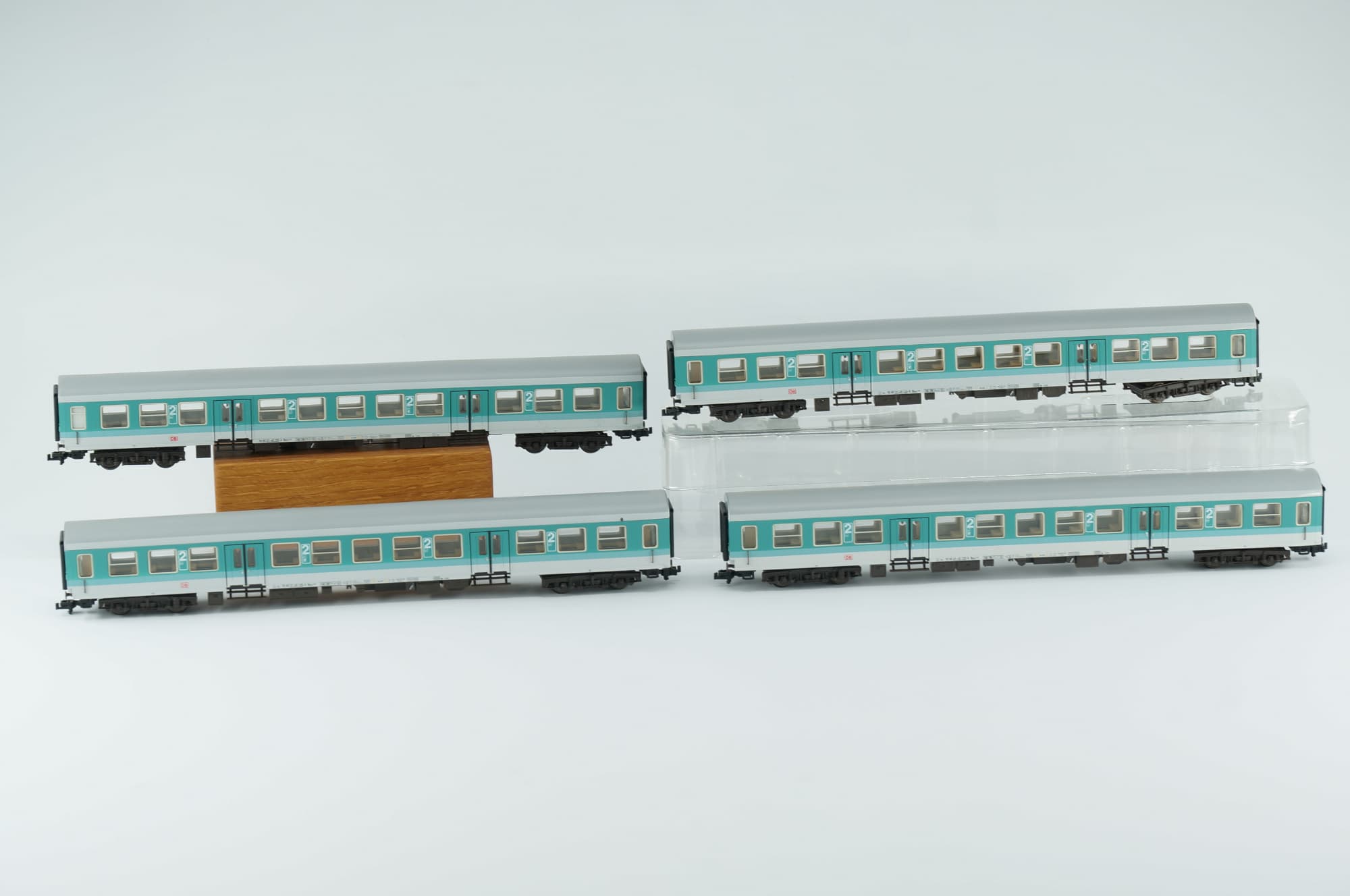 Tillig TT DB AG Halberstädter Mitteleinstiegswagen-Set 4-teilig 2. Kl. mintgrün Personenwagen Epoche V NEM