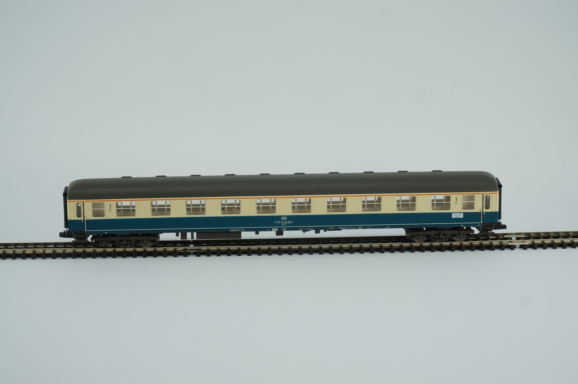 Tillig TT DB Schnellzugwagen 1. Klasse Ozeanblau-Beige Streifen Epoche IV