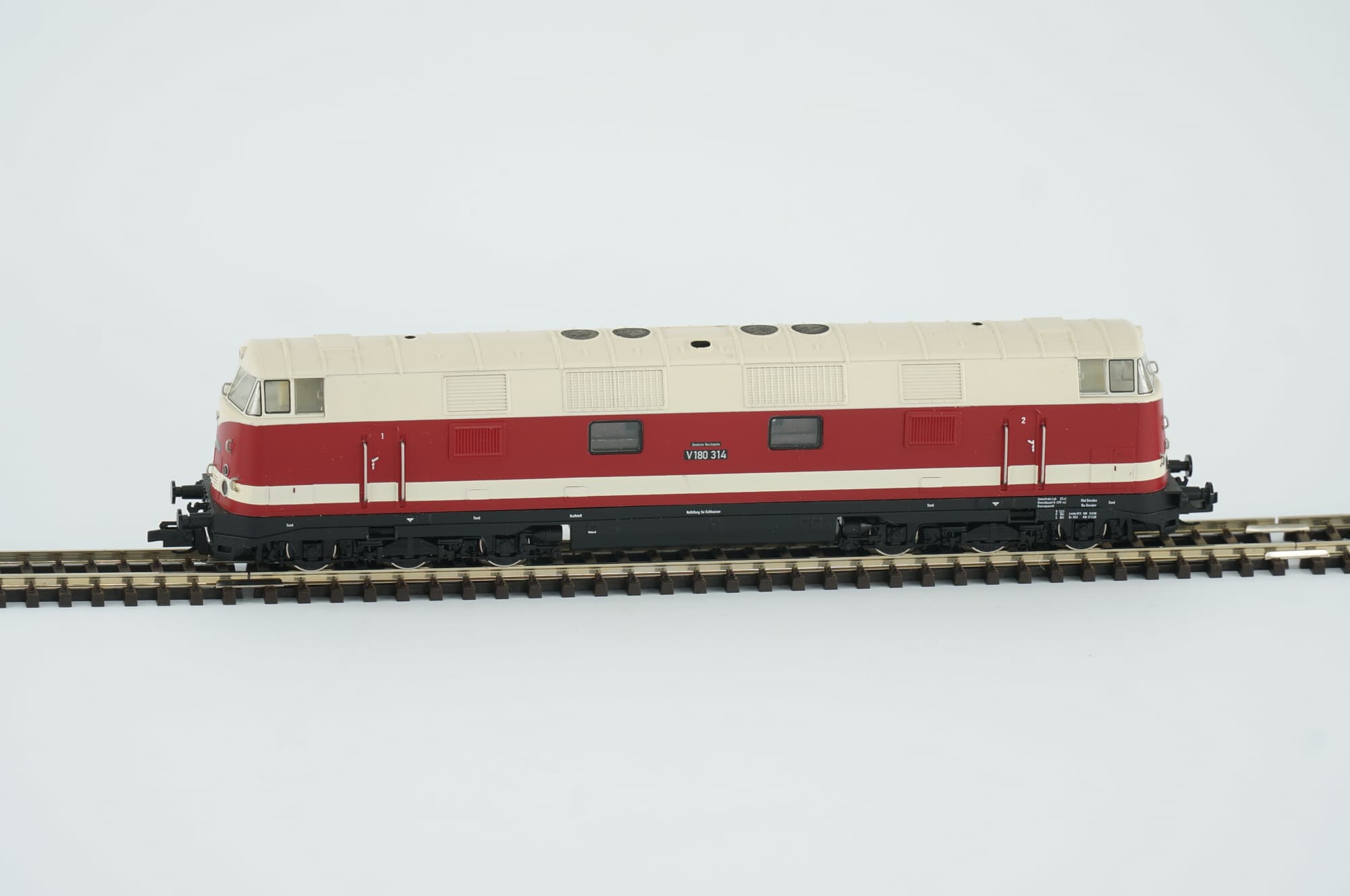 Tillig TT Digital DR Diesellokomotive V 180 314 Epoche III rot-weiß 6-achsig